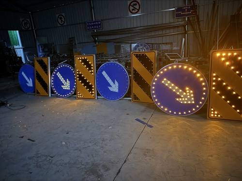 云南云南河南太阳能交通标牌 河南自发光交通路标牌厂家